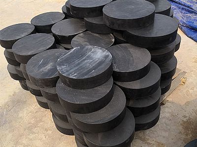 白云鄂博板式橡胶支座由若干层橡胶片与薄钢板经加压硫化